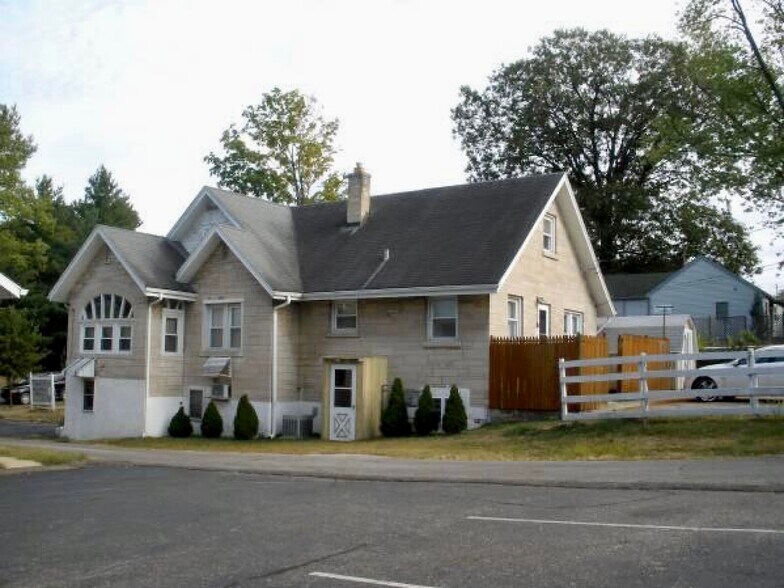 809 N Walnut St, Bloomington, IN à vendre - Photo du bâtiment - Image 2 de 11