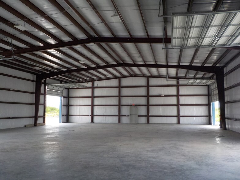 1306 Industrial Way, Harlingen, TX for lease - Interior Photo - Image 3 of 18