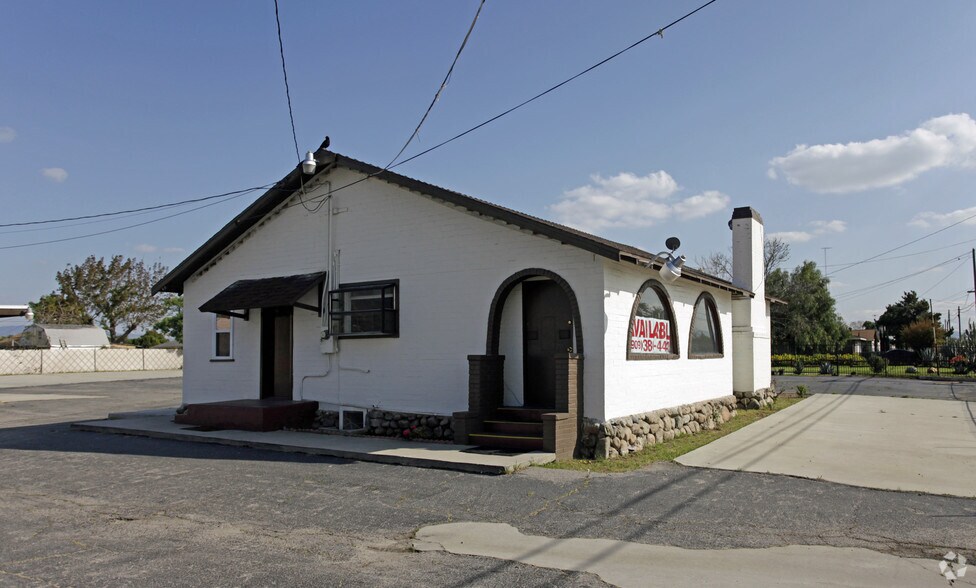 7353 Victoria Ave, Highland, CA à vendre - Photo du bâtiment - Image 2 de 27