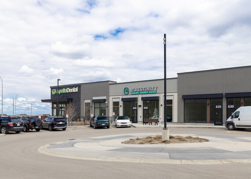 11877 Sarcee Trail NW, Calgary, AB à louer - Photo du bâtiment - Image 2 de 8