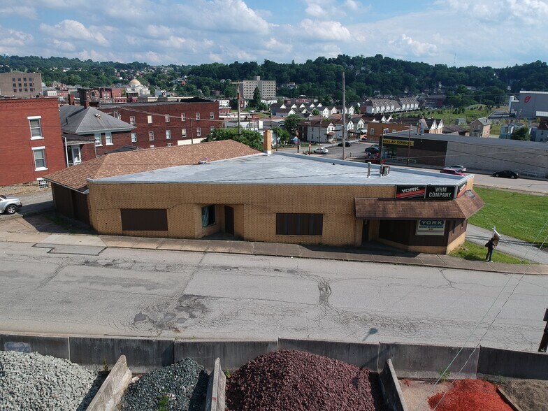 712 Magee Ave, Jeannette, PA à vendre - Photo du bâtiment - Image 3 de 32
