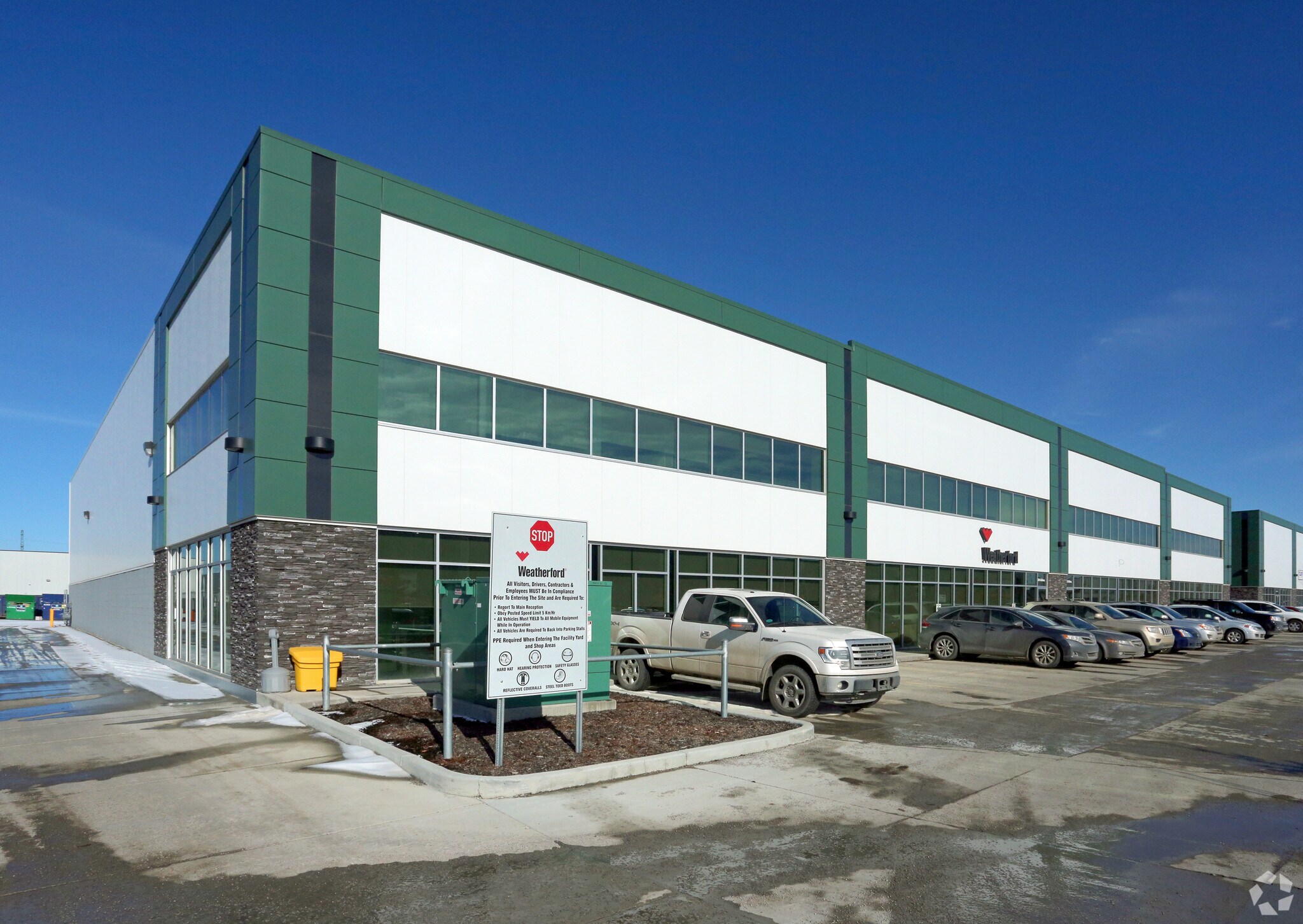3912 56th Ave NW, Edmonton, AB à louer Photo du bâtiment- Image 1 de 11