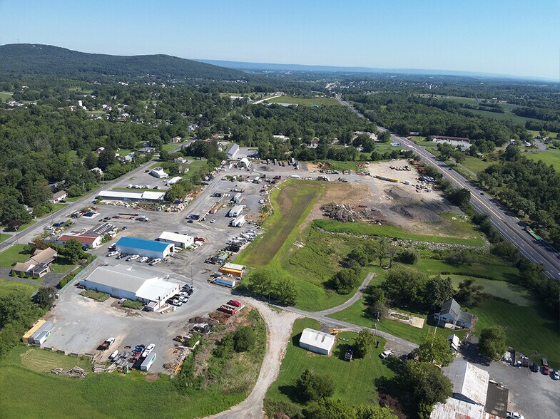 717 Range End Rd, Dillsburg, PA à vendre - Photo du bâtiment - Image 3 de 10