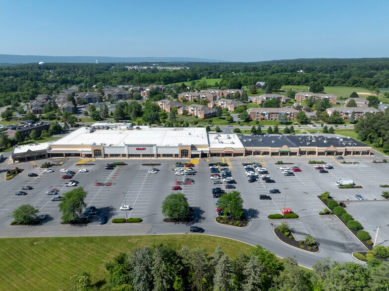 255 Northland Ctr, State College, PA à louer - Photo principale - Image 1 de 1