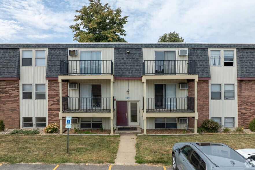 1833 Seven Pines Rd, Springfield, IL à vendre - Photo du bâtiment - Image 3 de 30