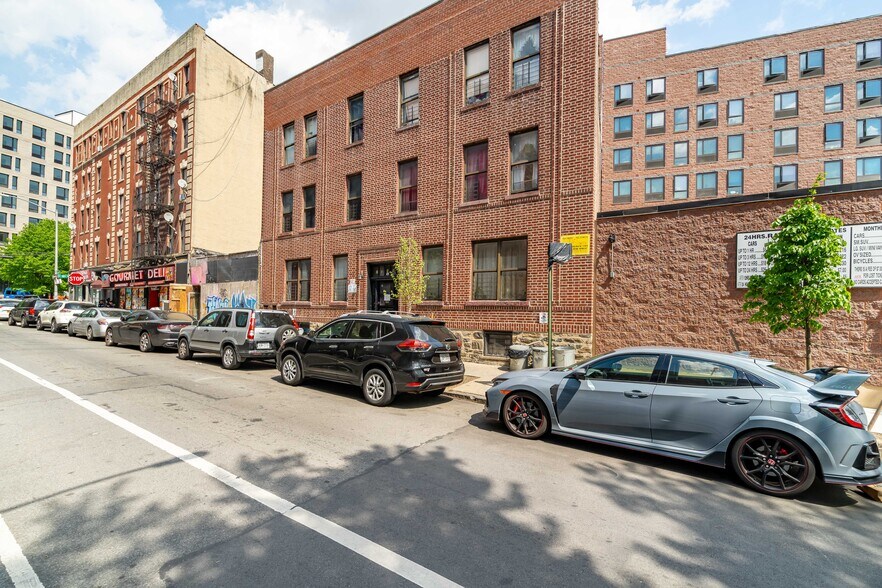2466 Beaumont Ave, Bronx, NY à vendre - Photo du bâtiment - Image 1 de 4