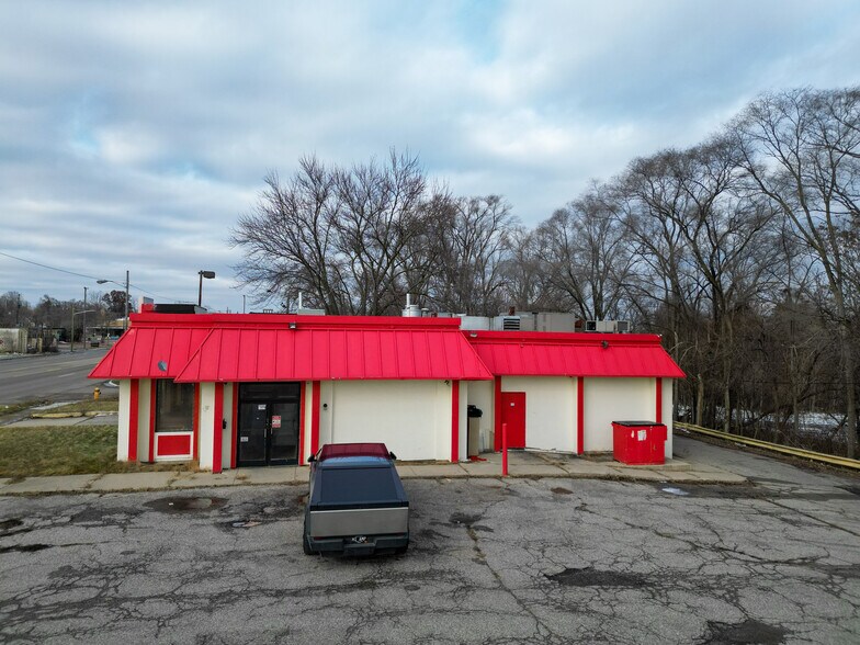 3010 N Saginaw St, Flint, MI à vendre - Photo du bâtiment - Image 3 de 6