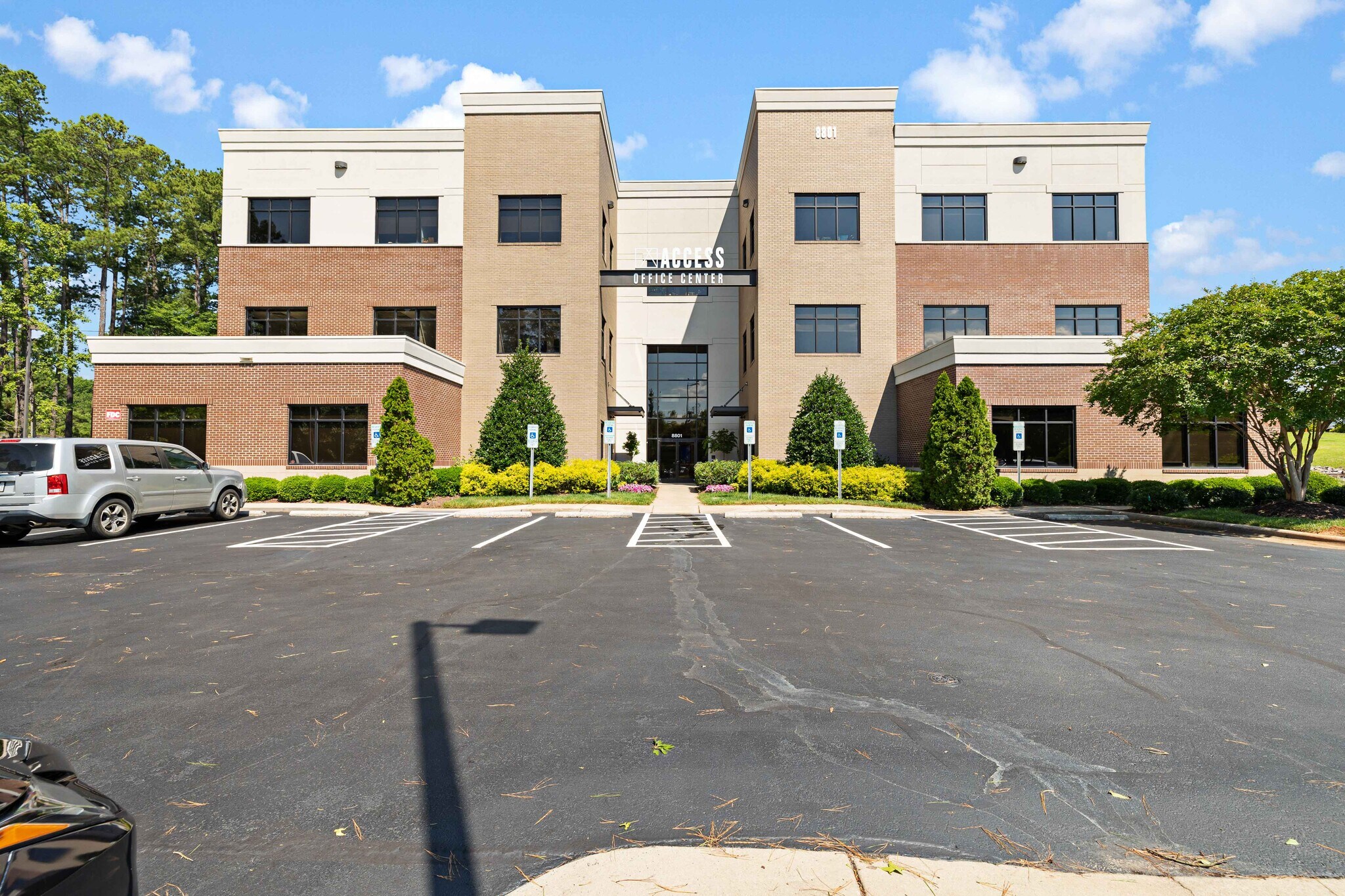 8801 Fast Park Dr, Raleigh, NC à louer Photo du bâtiment- Image 1 de 11