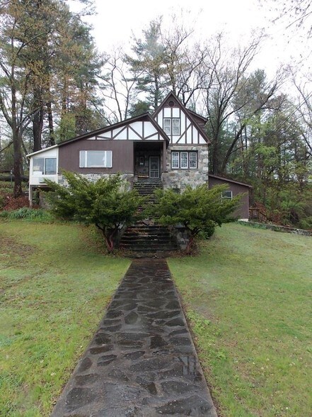 5951 Milford Rd, East Stroudsburg, PA à vendre - Photo principale - Image 1 de 7