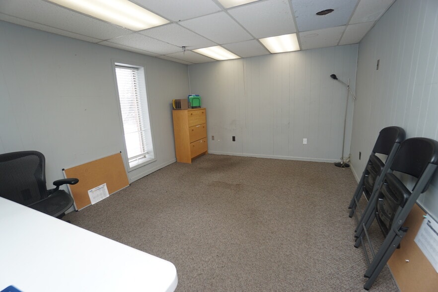 12950 Haggerty Rd, Belleville, MI for lease - Interior Photo - Image 3 of 25