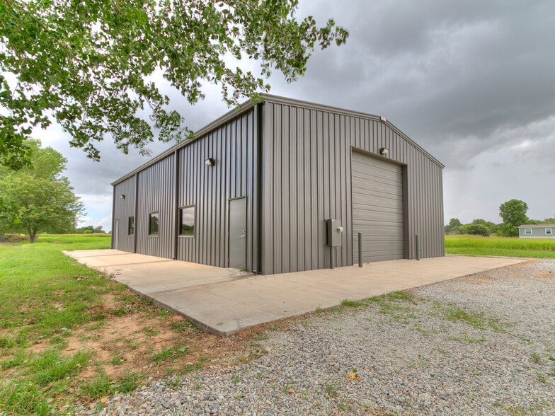 6745 N Gregory Rd, Yukon, OK for sale - Building Photo - Image 3 of 11