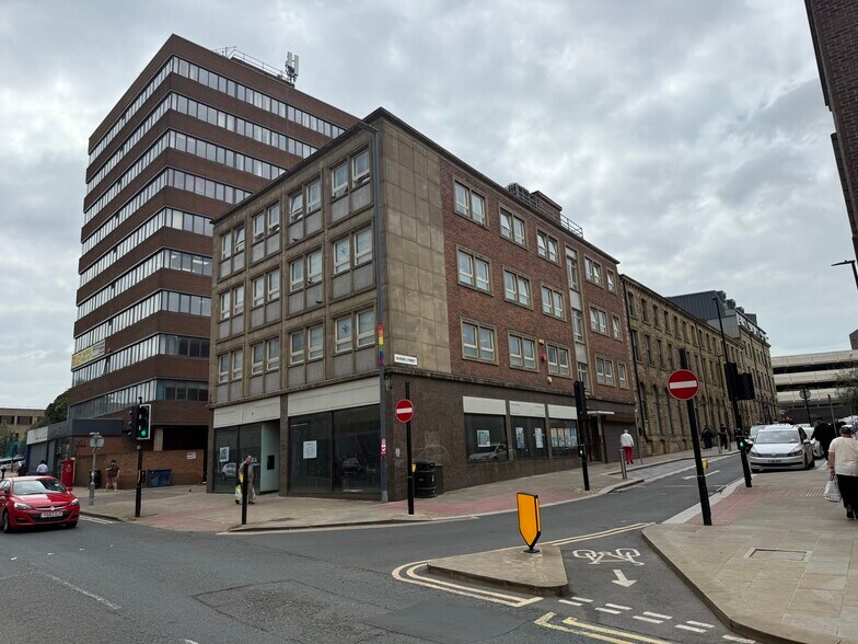 26-28 Market St, Huddersfield à louer - Photo du bâtiment - Image 1 de 2