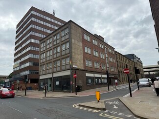 Plus de détails pour 26-28 Market St, Huddersfield - Commerce de détail à louer