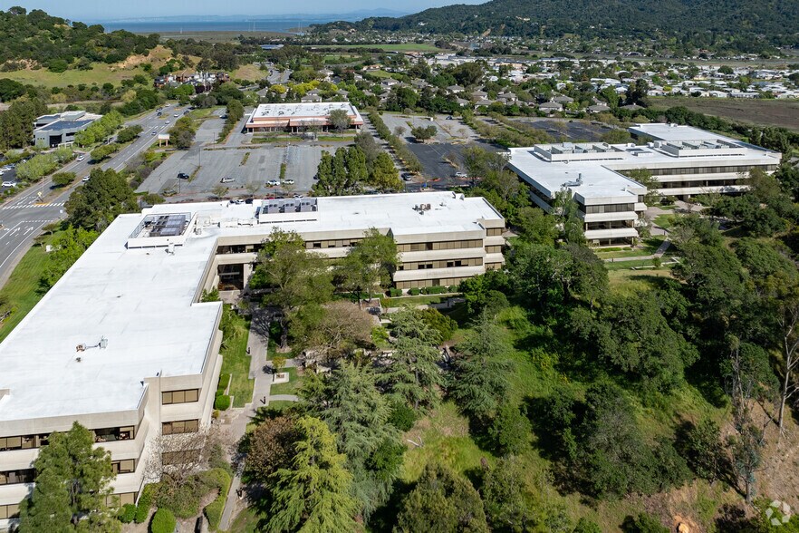 100 Smith Ranch Rd, San Rafael, CA à louer - Aérien - Image 2 de 6