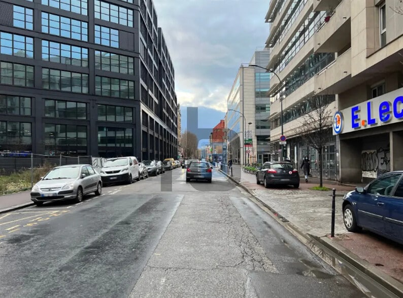 Office in Clichy for lease - Building Photo - Image 2 of 5