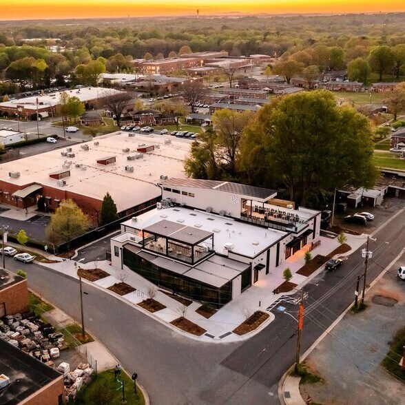 225 Fairwood Ave, Charlotte, NC for sale - Building Photo - Image 2 of 6