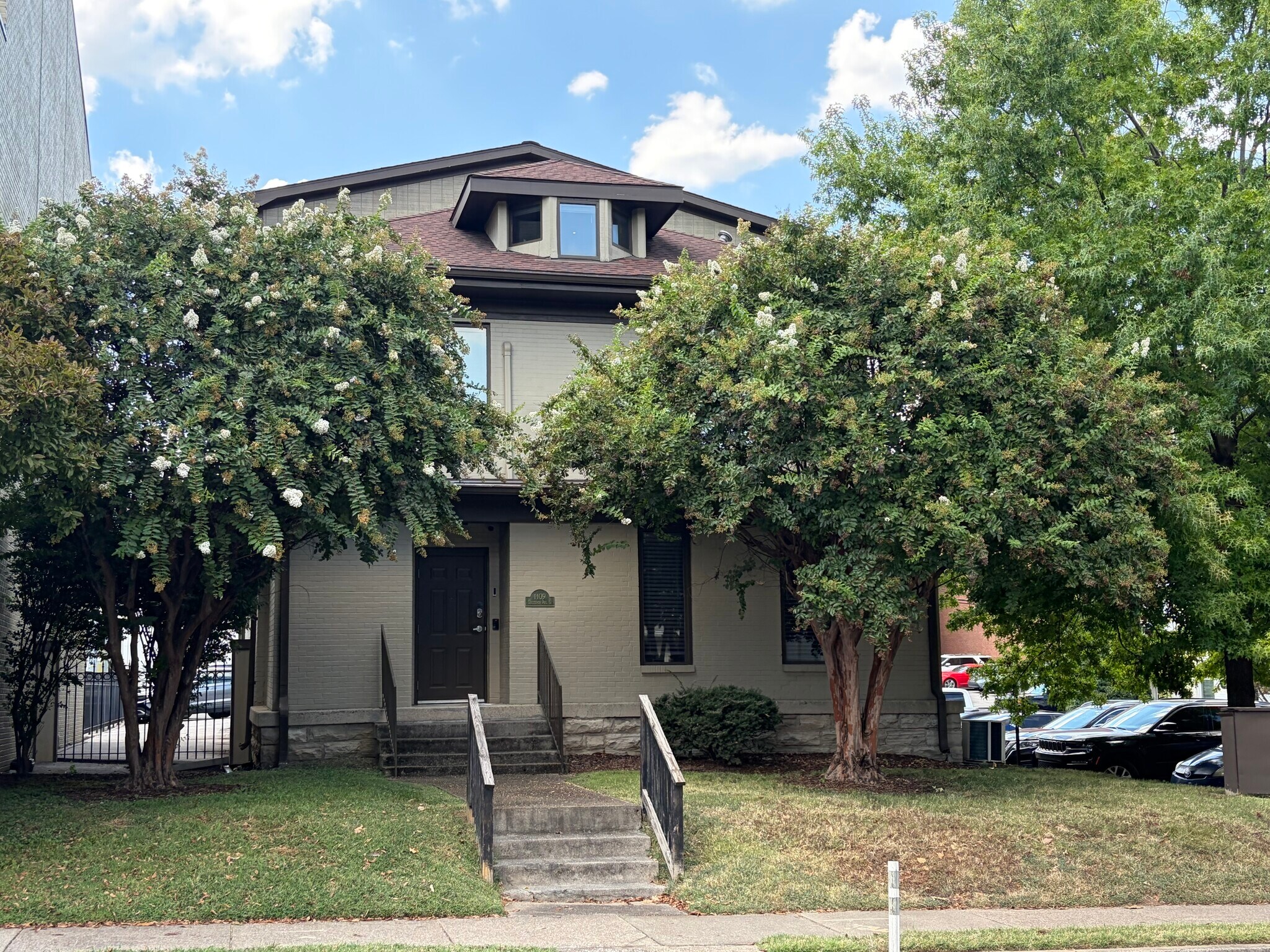1109 16th Ave S, Nashville, TN for lease Building Photo- Image 1 of 3