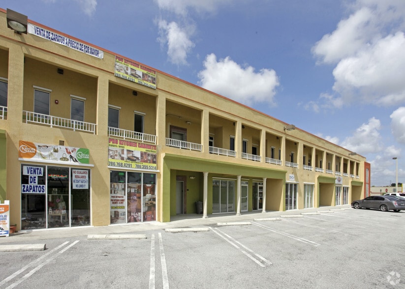 10675 SW 190th St, Miami, FL à louer - Photo du bâtiment - Image 2 de 7