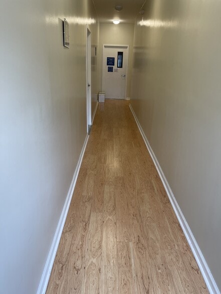 626 McLean Ave, Yonkers, NY for lease - Interior Photo - Image 3 of 9