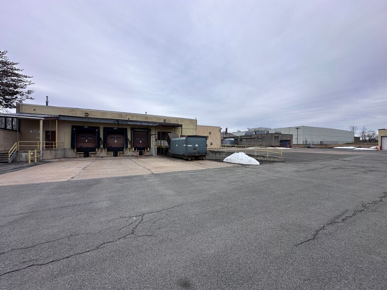 607 Phillips St, Fulton, NY for sale - Building Photo - Image 3 of 25