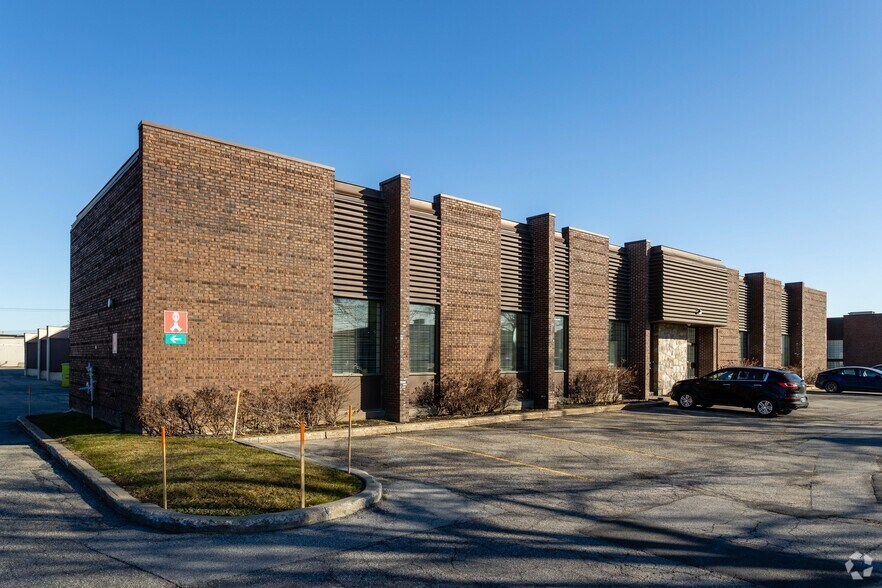 161-181 Rue Barr, Montréal, QC à louer - Photo du bâtiment - Image 2 de 5