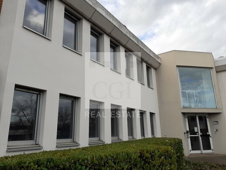 6 Bis Rue Maryse Bastié, Bron for sale - Building Photo - Image 2 of 8