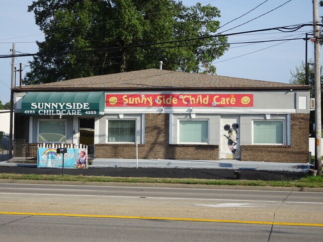 More details for 4223 Cane Run Rd, Louisville, KY - Retail for Sale