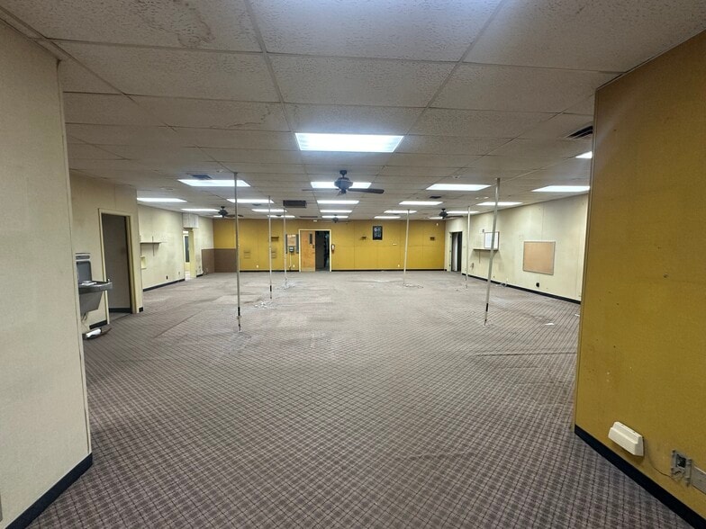 79-85 Weldon Pky, Maryland Heights, MO for lease - Building Photo - Image 2 of 8