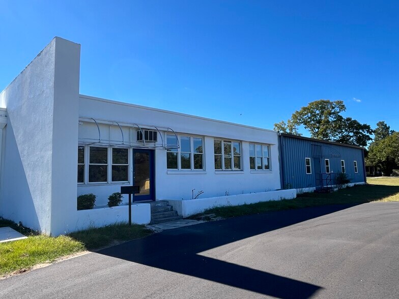 1651 Holland St, West Columbia, SC à louer - Photo du bâtiment - Image 2 de 23