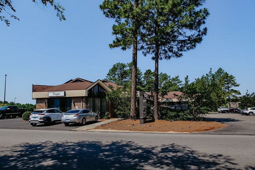 206-216 Commerce Ave, Southern Pines, NC à louer - Photo du bâtiment - Image 3 de 11
