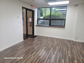 190-210 Sylvan Ave, Englewood Cliffs, NJ à louer Photo intérieure- Image 2 de 12
