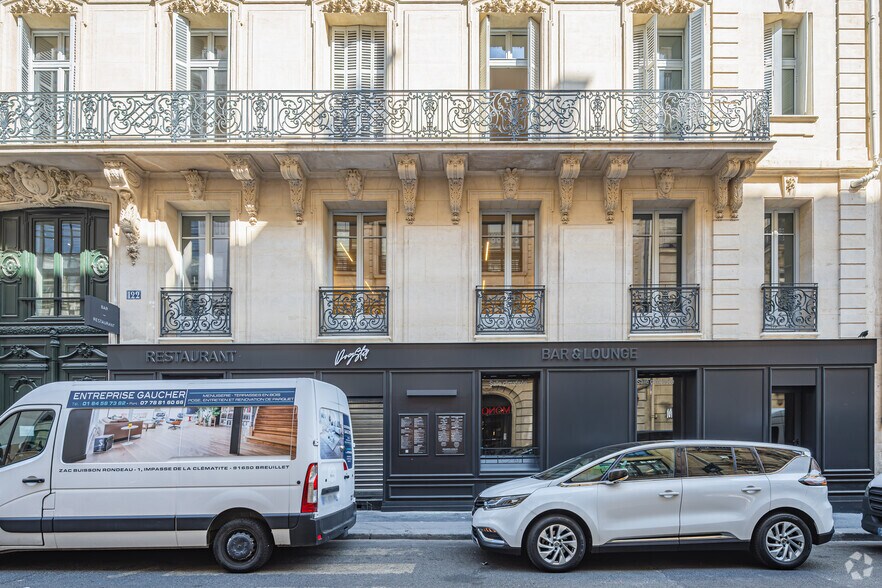 rue de La Boétie, Paris à louer - Photo du bâtiment - Image 2 de 4