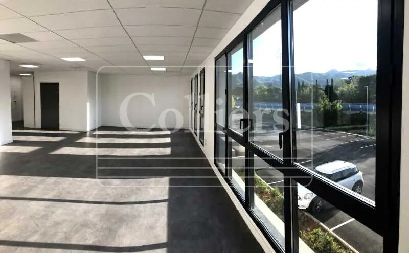 Office in Aubagne for lease - Interior Photo - Image 2 of 3