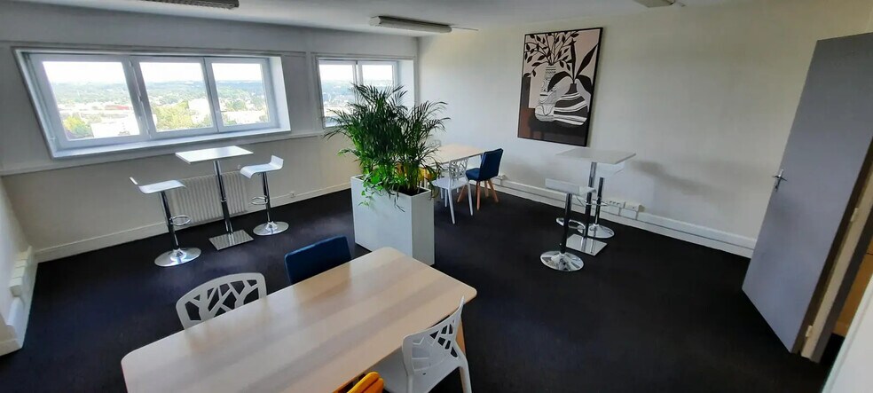 1 Avenue De L'Angeviniere, Saint-Herblain à louer - Photo du bâtiment - Image 3 de 26