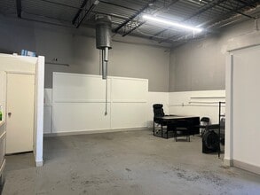 504 Center Rd, Fort Myers, FL for lease Interior Photo- Image 2 of 8