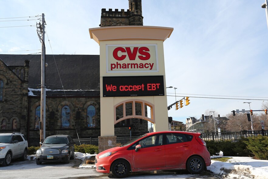 8000 Euclid Ave, Cleveland, OH à louer - Autre - Image 3 de 10