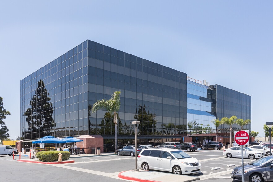 12912 Brookhurst St, Garden Grove, CA for lease - Building Photo - Image 2 of 3