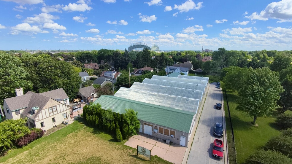 470 N Story Hill Pl, Milwaukee, WI for sale - Building Photo - Image 2 of 4