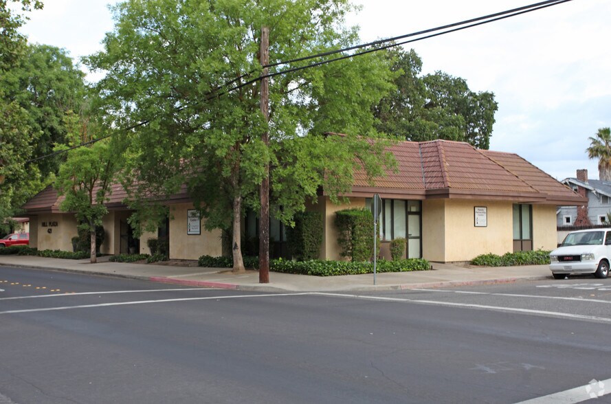 421 E Morris Ave, Modesto, CA à louer - Photo du bâtiment - Image 3 de 3