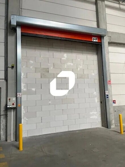 Industriel dans Saint-Priest à louer - Photo du bâtiment - Image 3 de 9