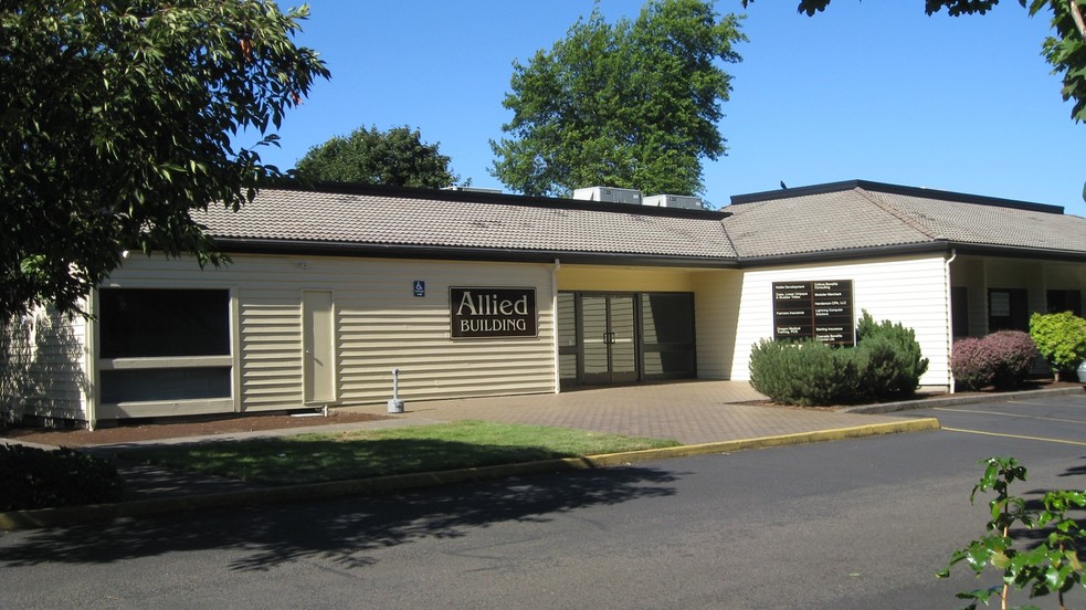 1126 Gateway Loop, Springfield, OR for sale - Primary Photo - Image 1 of 1