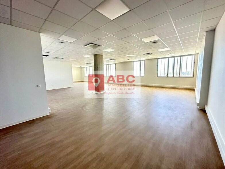 Office in Montpellier for lease - Interior Photo - Image 1 of 5