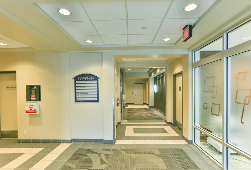 37 Richard Way SW, Calgary, AB for lease - Lobby - Image 3 of 8