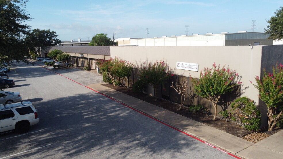 10900 Brittmoore Park Dr, Houston, TX for lease - Building Photo - Image 2 of 3