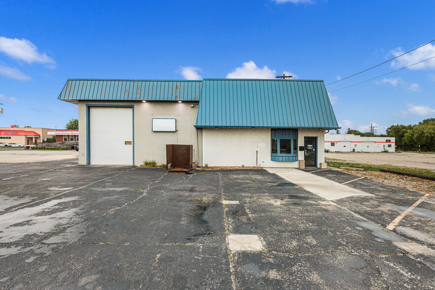 2904 Calumet Ave, Manitowoc, WI for sale - Building Photo - Image 1 of 16