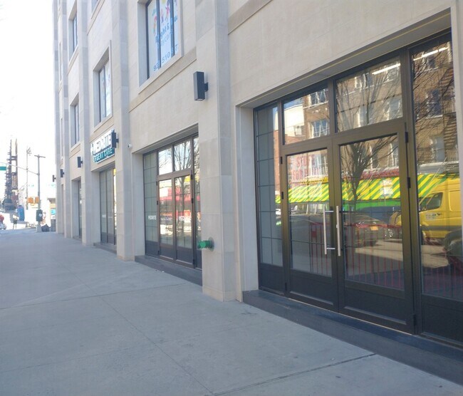 Plus de détails pour 3302 30th Ave, Long Island City, NY - Bureau/Commerce de détail à louer