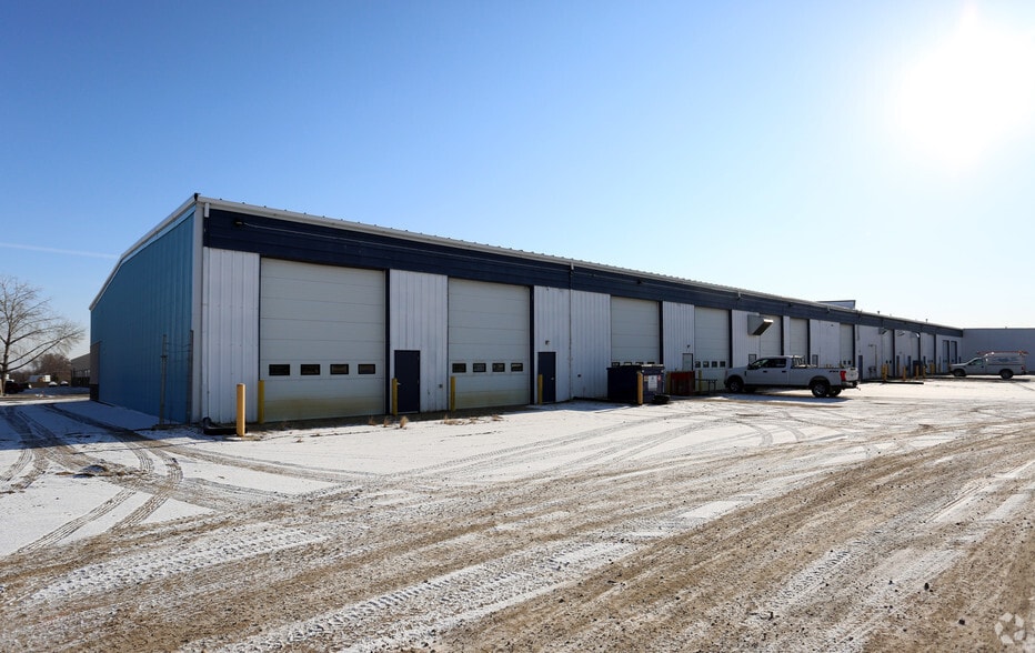 7896 49 Ave, Red Deer, AB for sale - Building Photo - Image 3 of 23
