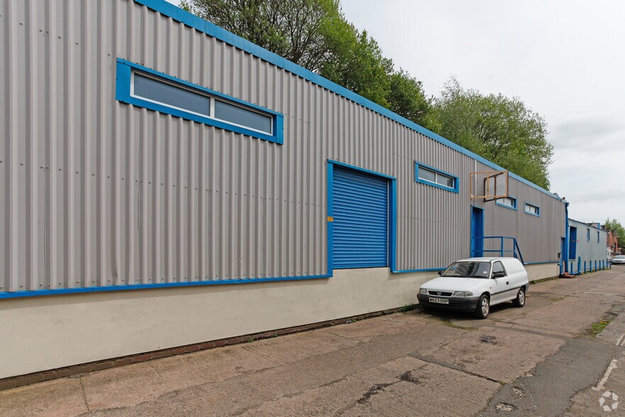 70 Powke Ln, Cradley Heath à louer - Photo du bâtiment - Image 3 de 4