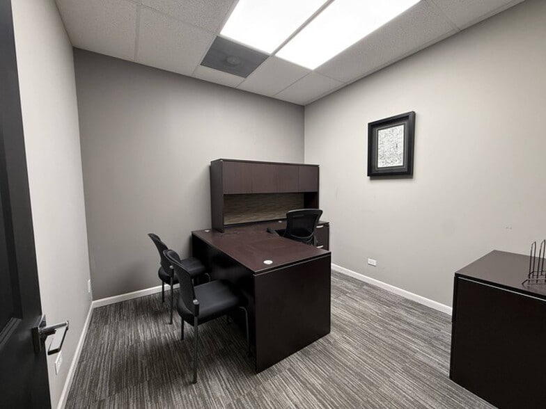 777 E Algonquin Rd, Algonquin, IL for lease - Building Photo - Image 3 of 28