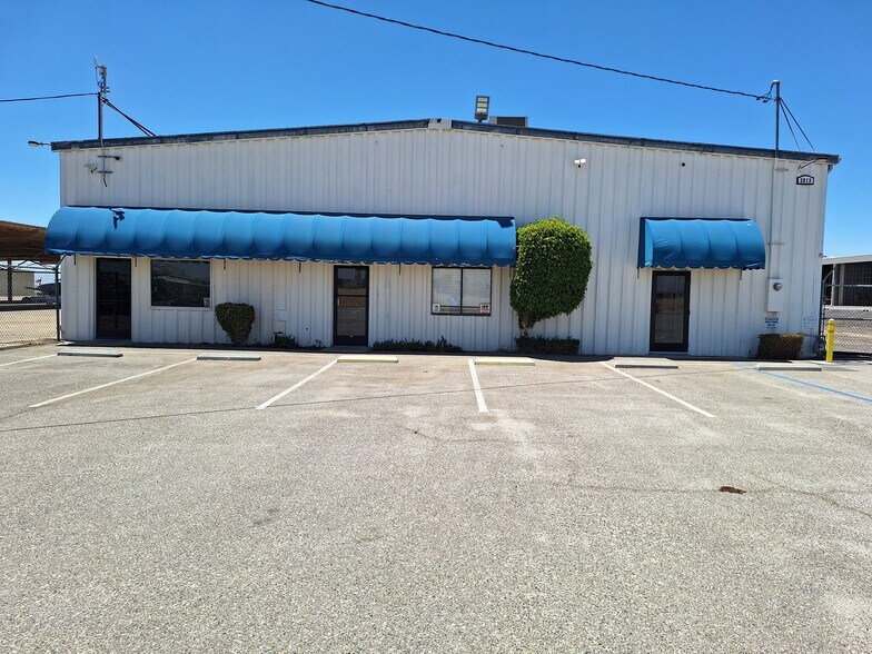2813 Hanger Way, Bakersfield, CA à louer - Photo du bâtiment - Image 1 de 7